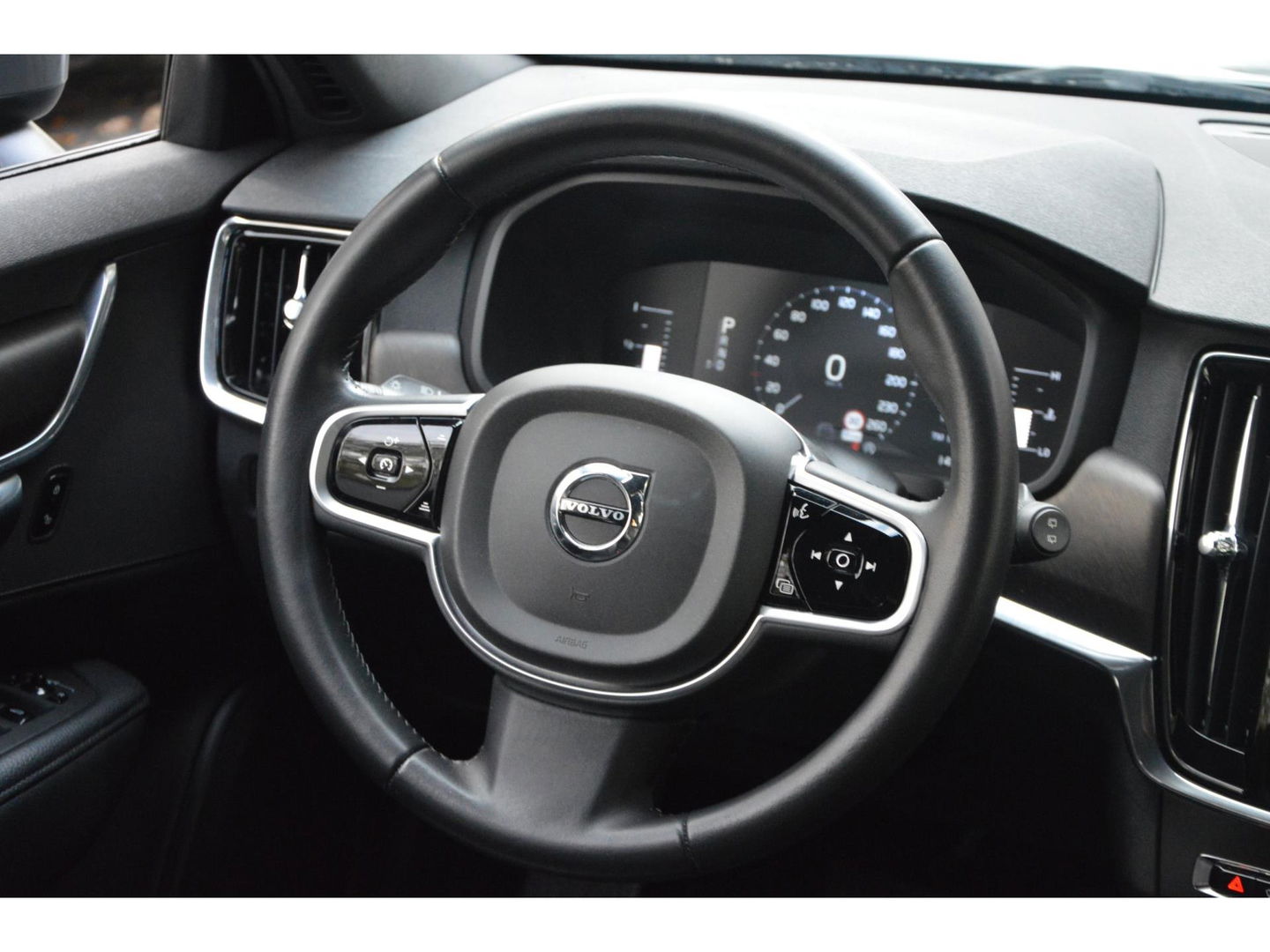 Volvo V90 Cross Country D4 AWD Polestar Engineerd | Adaptive Cruise | Trekhaak 2400KG | Stoelverwarming | Leer | VOC |