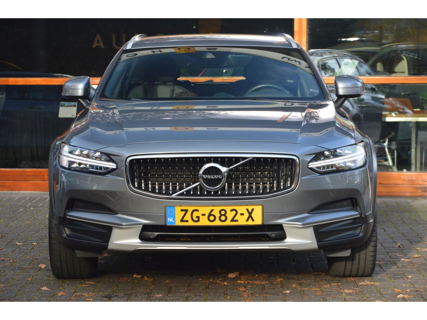 Volvo V90 Cross Country D4 AWD Polestar Engineerd | Adaptive Cruise | Trekhaak 2400KG | Stoelverwarming | Leer | VOC |