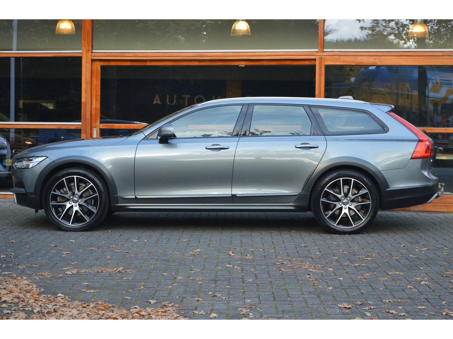 Volvo V90 Cross Country D4 AWD Polestar Engineerd | Adaptive Cruise | Trekhaak 2400KG | Stoelverwarming | Leer | VOC |
