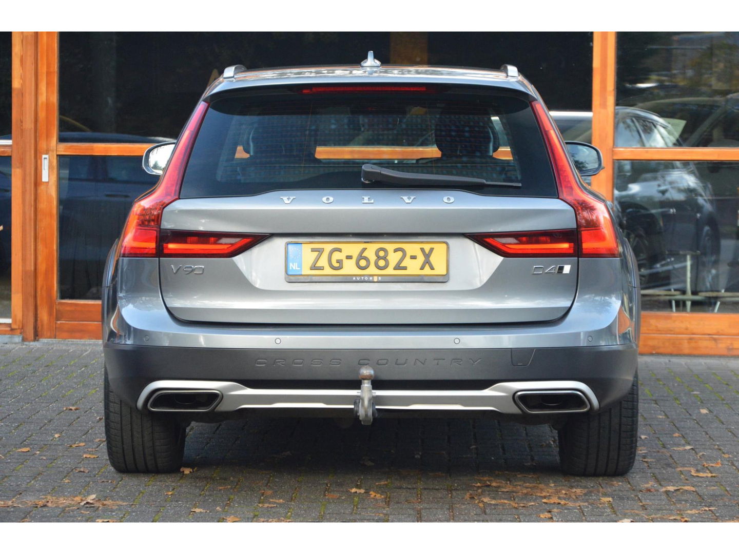 Volvo V90 Cross Country D4 AWD Polestar Engineerd | Adaptive Cruise | Trekhaak 2400KG | Stoelverwarming | Leer | VOC |