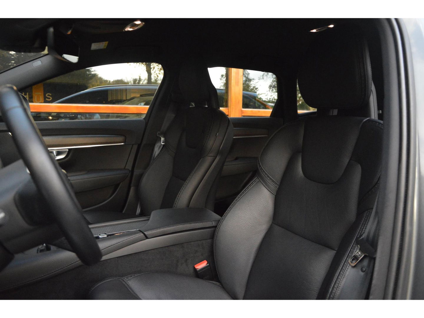 Volvo V90 Cross Country D4 AWD Polestar Engineerd | Adaptive Cruise | Trekhaak 2400KG | Stoelverwarming | Leer | VOC |