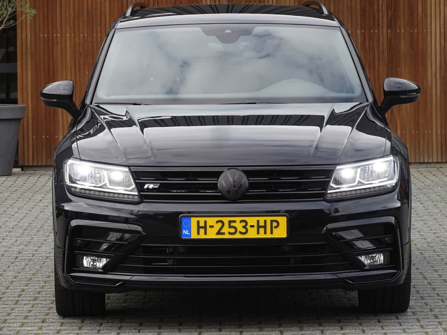Volkswagen Tiguan 1.5 TSI 150PK automaat / Highline / R-line / LED *NAP*