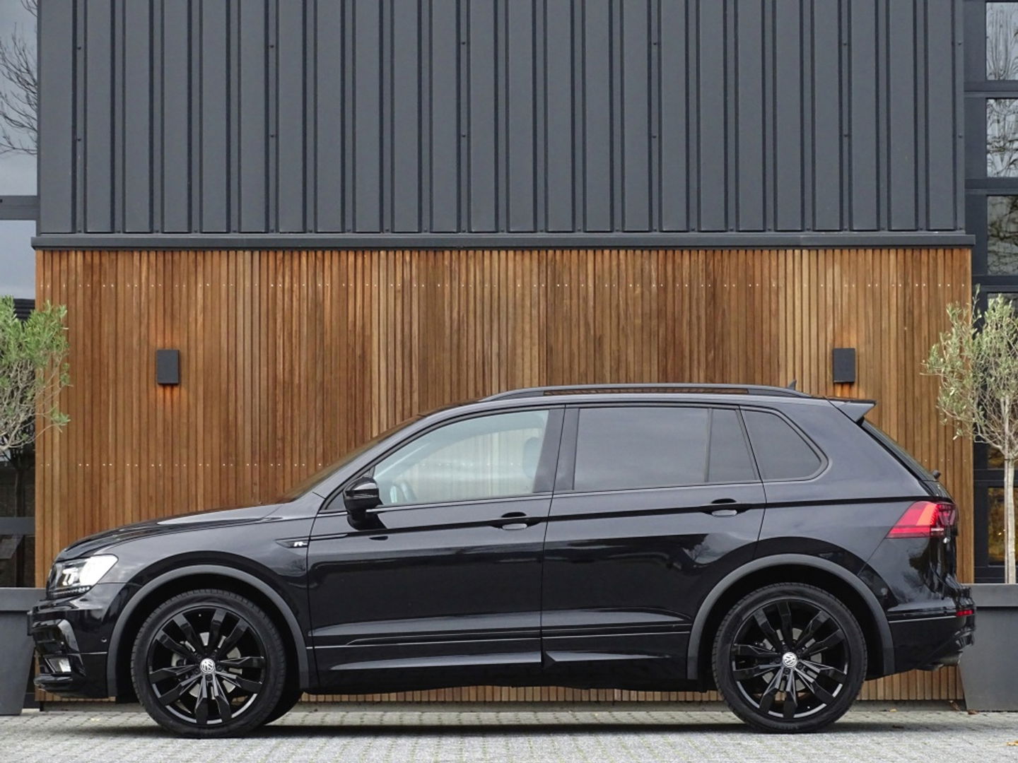 Volkswagen Tiguan 1.5 TSI 150PK automaat / Highline / R-line / LED *NAP*