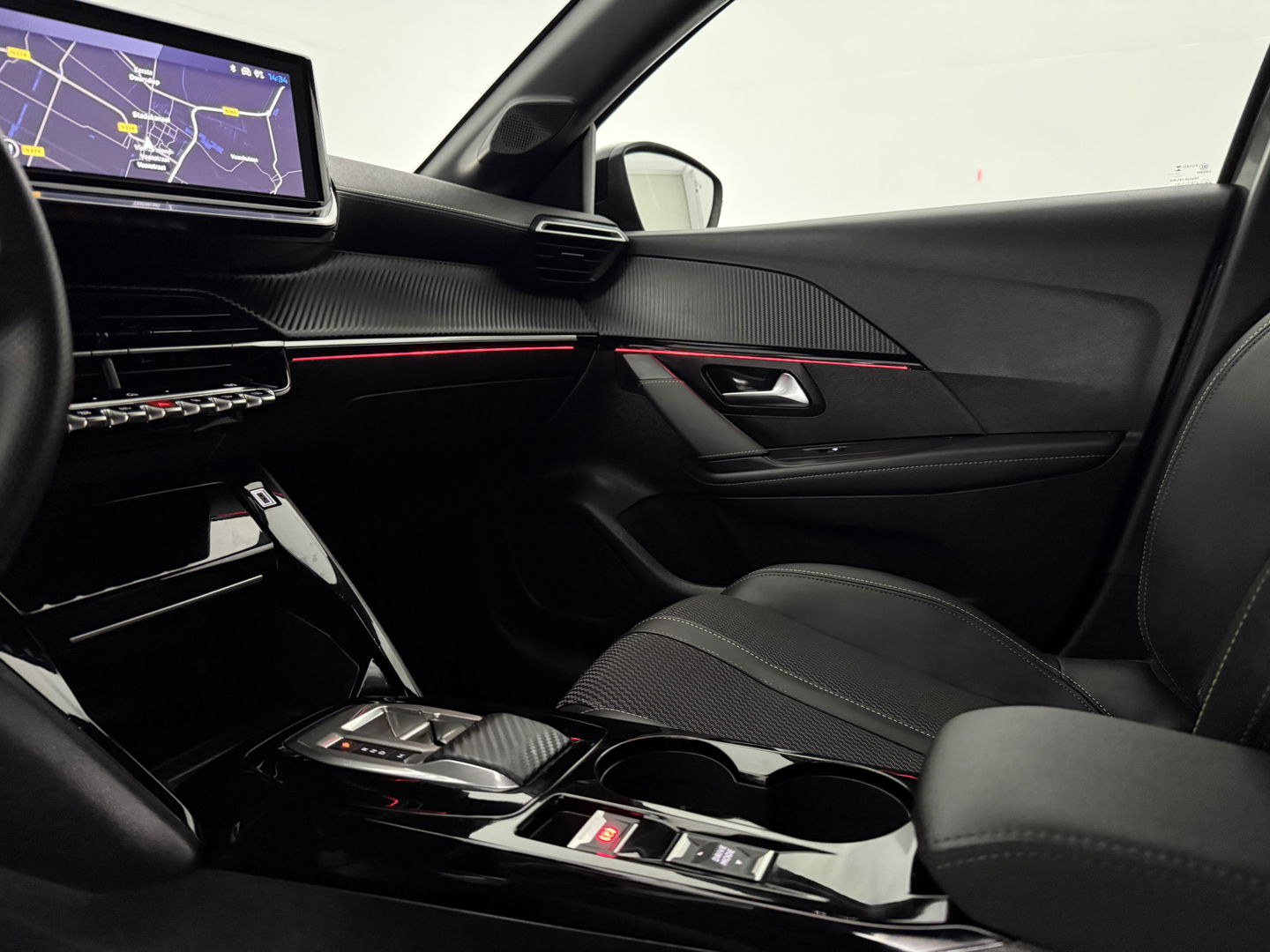 Peugeot 208 Hybrid 136PK e-DCS6 GT | 360° | Virtual | Sfeerverl. | Carplay | Adap. Cruise | Dodehoek