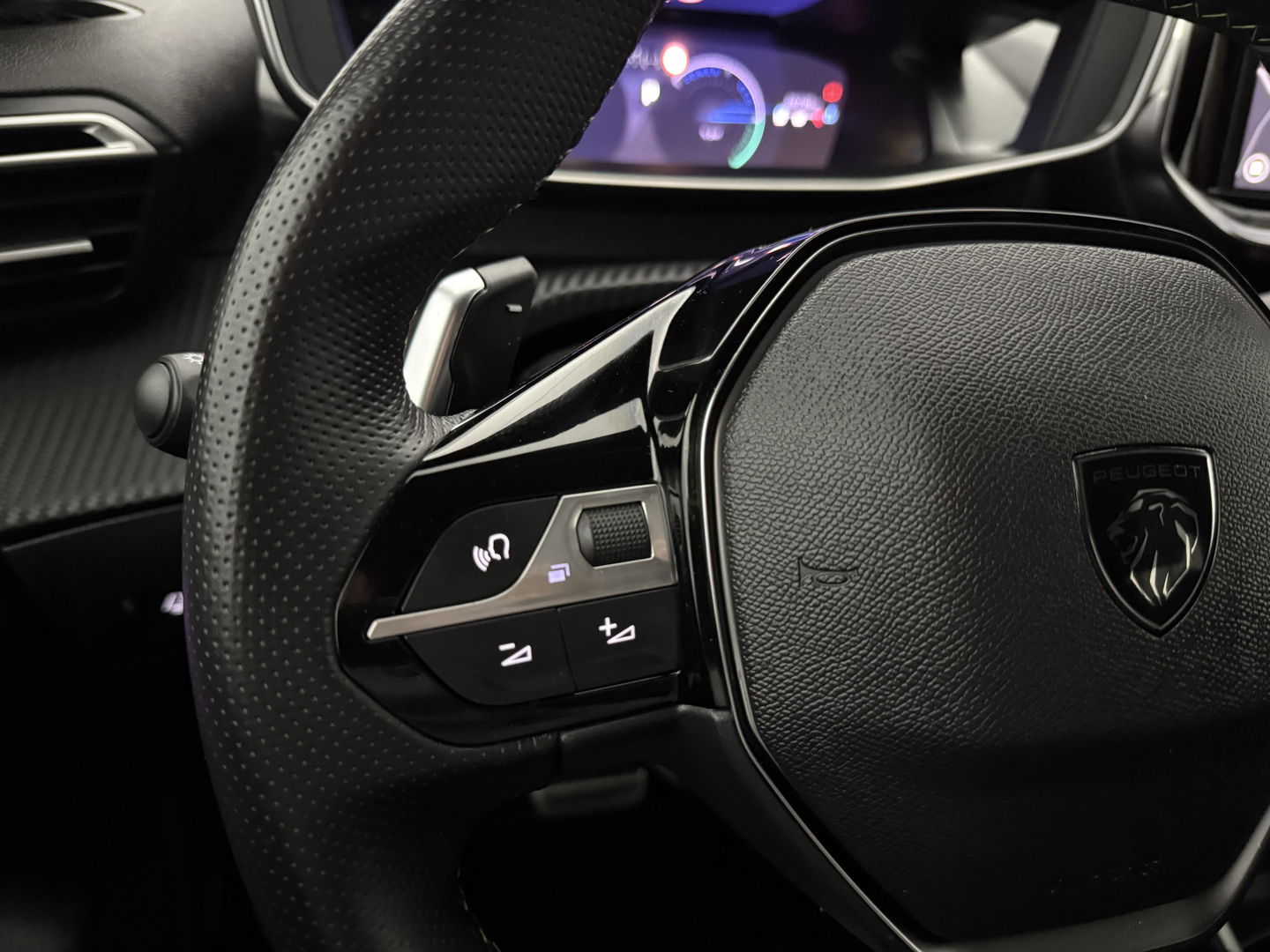 Peugeot 208 Hybrid 136PK e-DCS6 GT | 360° | Virtual | Sfeerverl. | Carplay | Adap. Cruise | Dodehoek