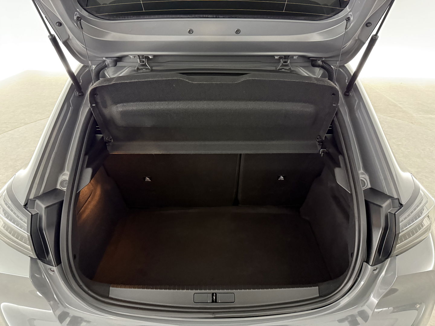 Peugeot 208 Hybrid 136PK e-DCS6 GT | 360° | Virtual | Sfeerverl. | Carplay | Adap. Cruise | Dodehoek