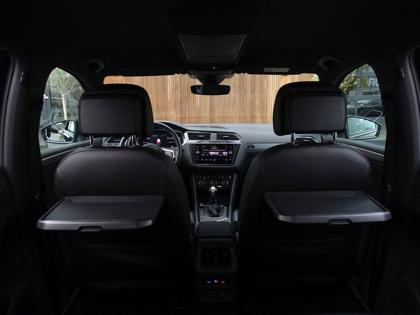 Volkswagen Tiguan 1.5 TSI 150PK automaat / Highline / R-line / LED *NAP*