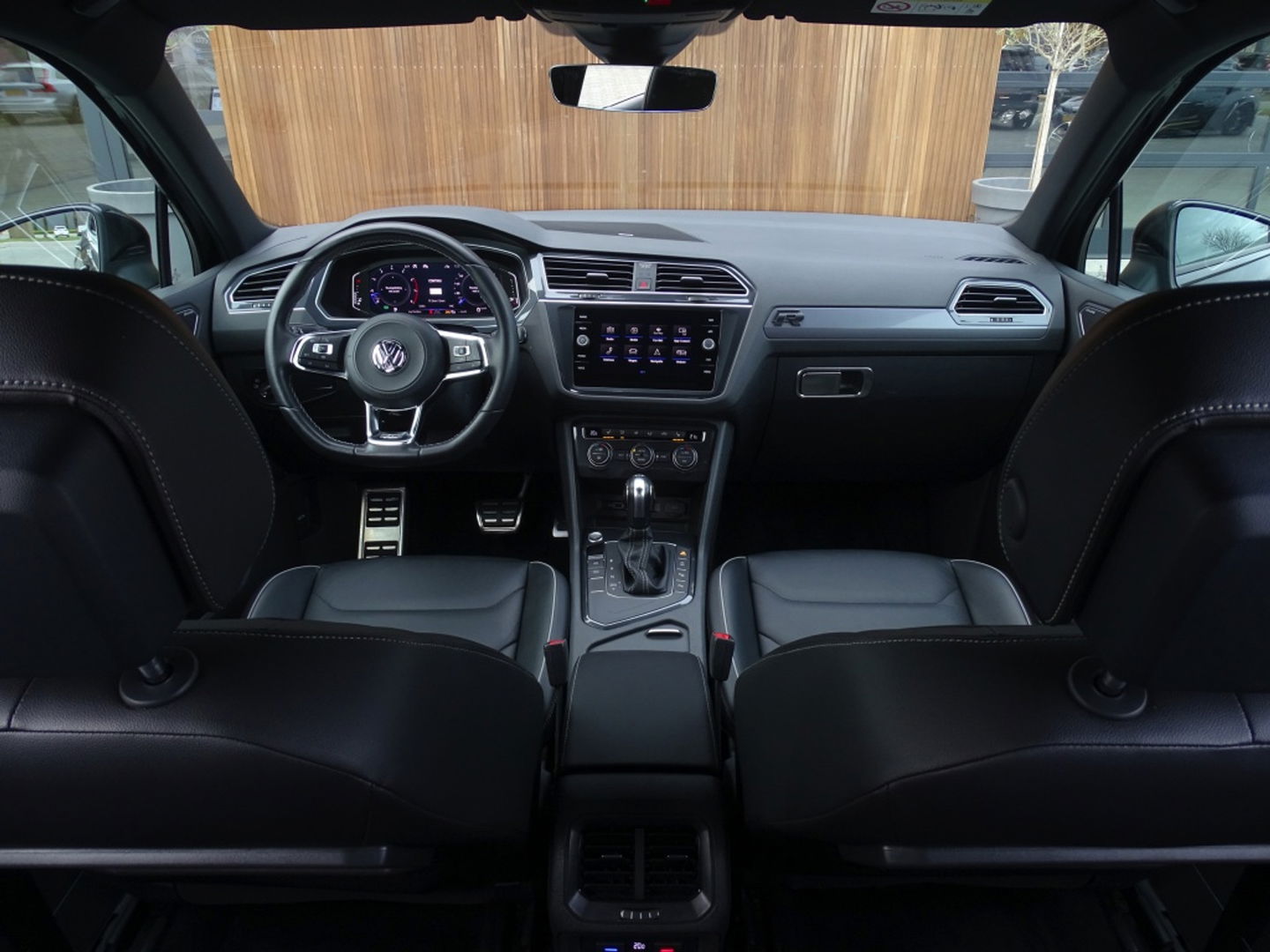 Volkswagen Tiguan 1.5 TSI 150PK automaat / Highline / R-line / LED *NAP*