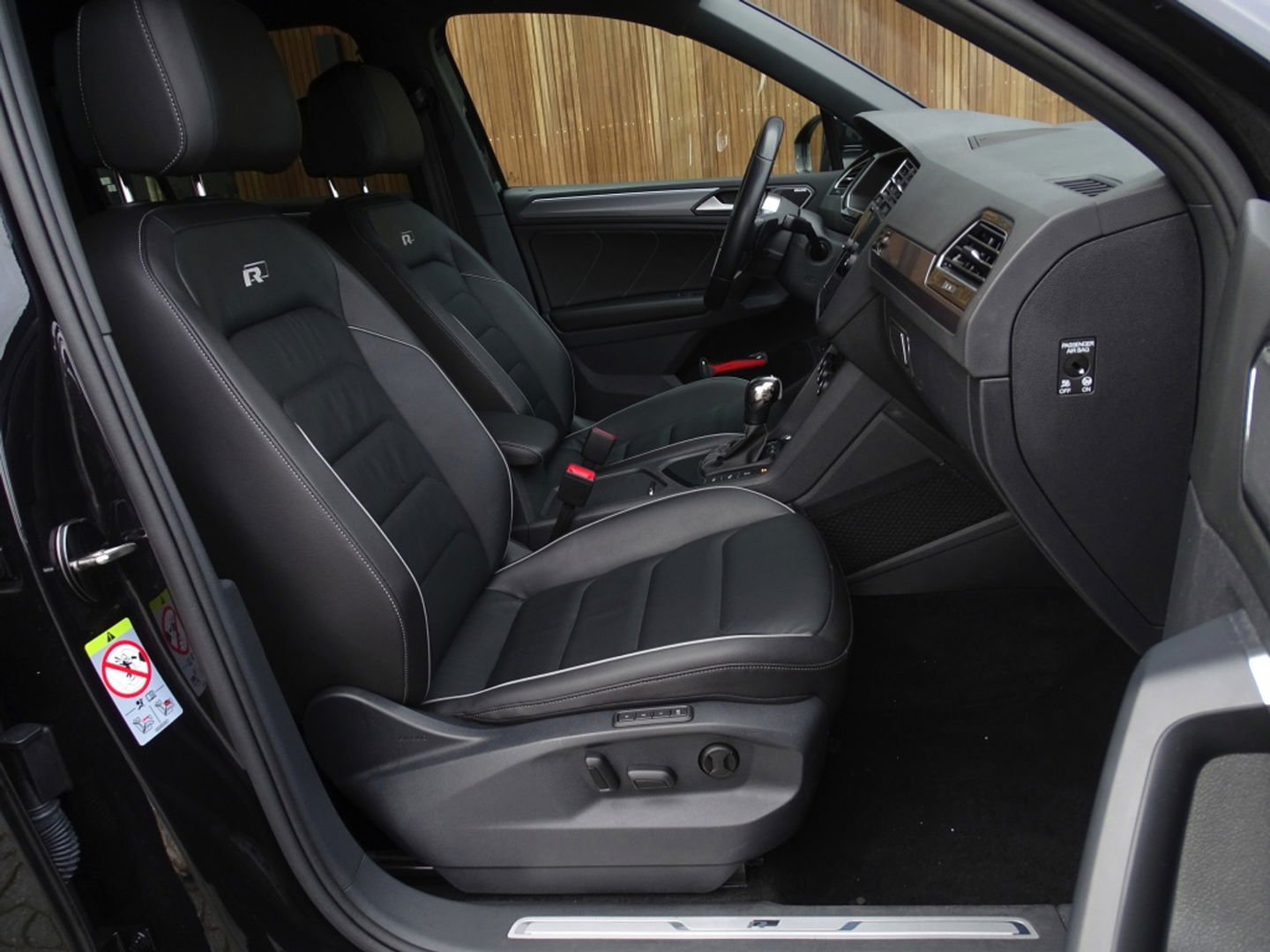 Volkswagen Tiguan 1.5 TSI 150PK automaat / Highline / R-line / LED *NAP*