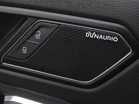 Volkswagen Tiguan 1.5 TSI 150PK automaat / Highline / R-line / LED *NAP*