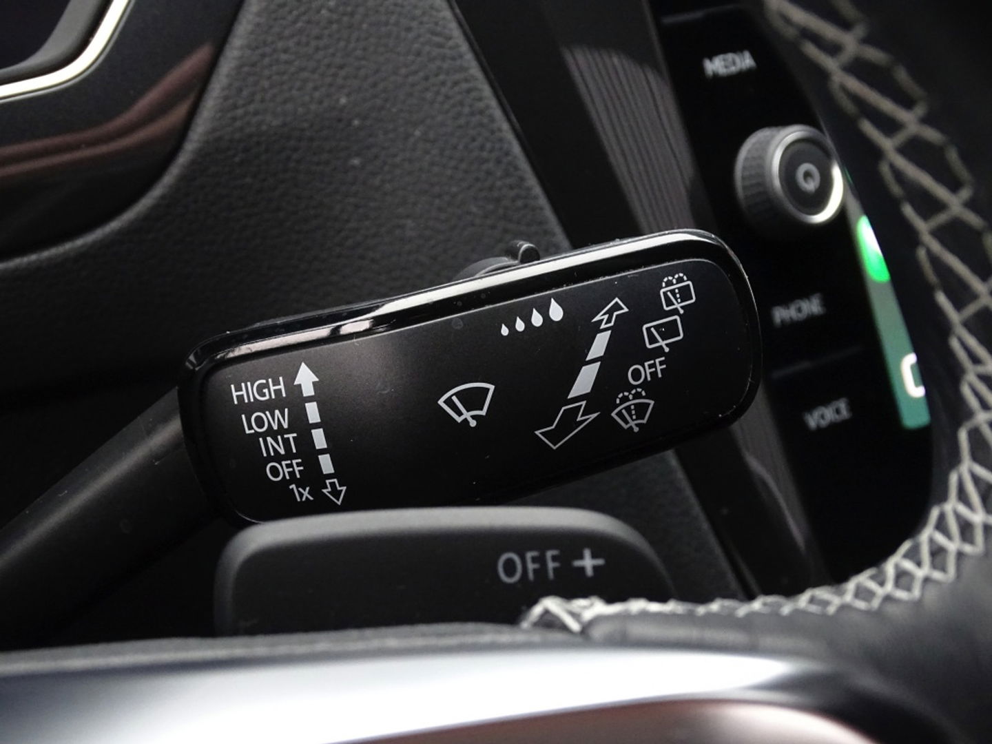 Volkswagen Tiguan 1.5 TSI 150PK automaat / Highline / R-line / LED *NAP*