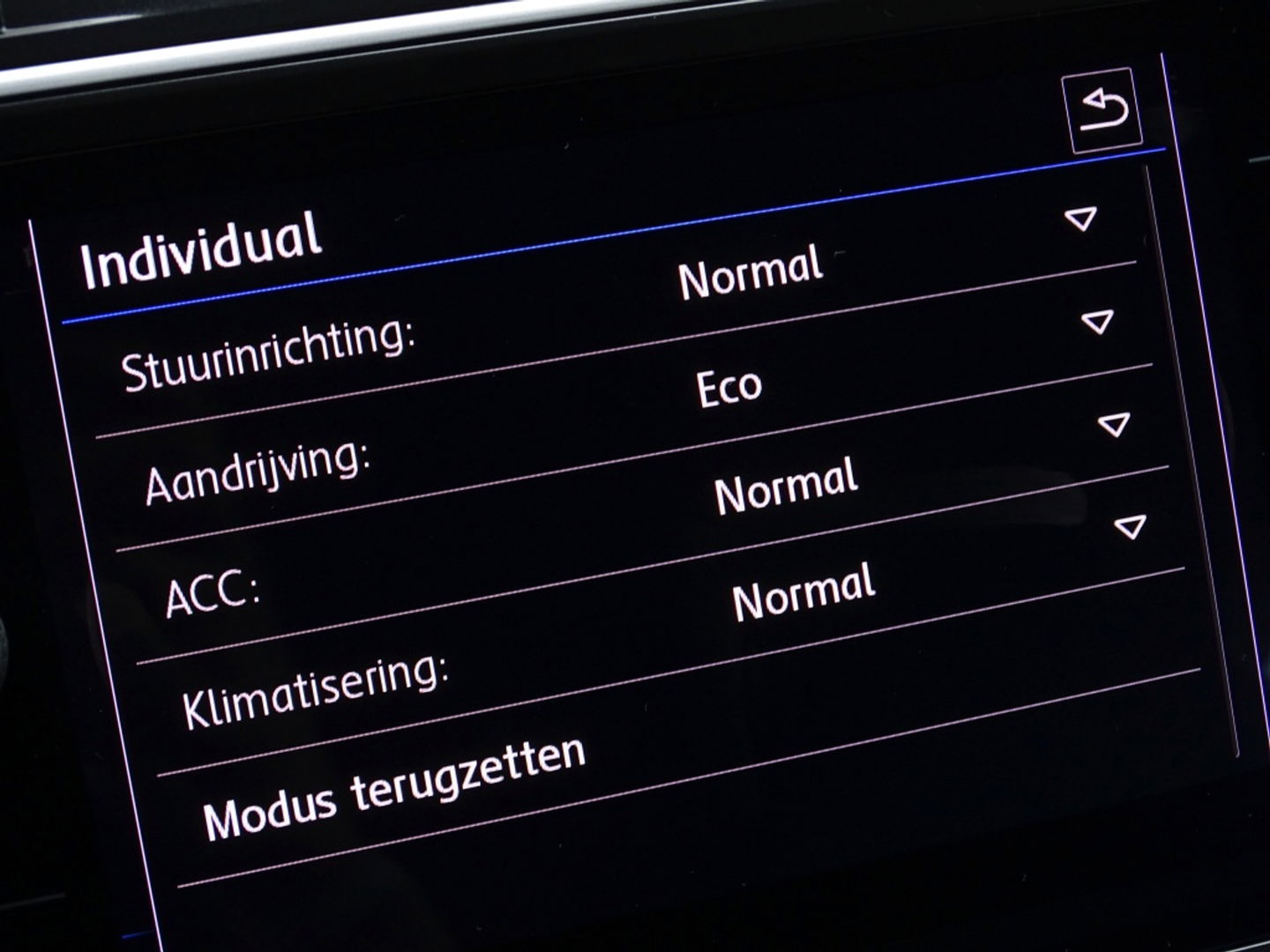 Volkswagen Tiguan 1.5 TSI 150PK automaat / Highline / R-line / LED *NAP*