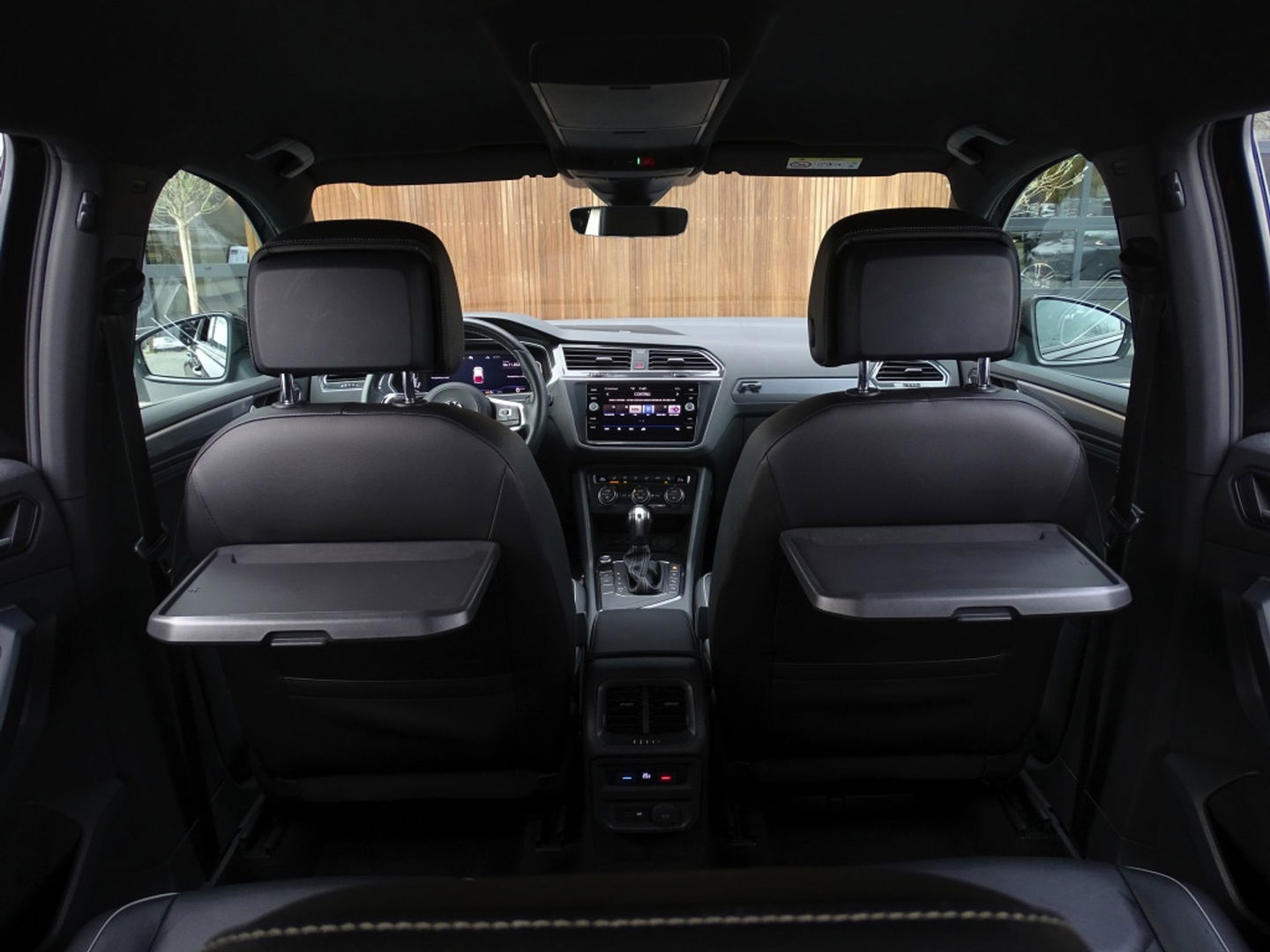 Volkswagen Tiguan 1.5 TSI 150PK automaat / Highline / R-line / LED *NAP*