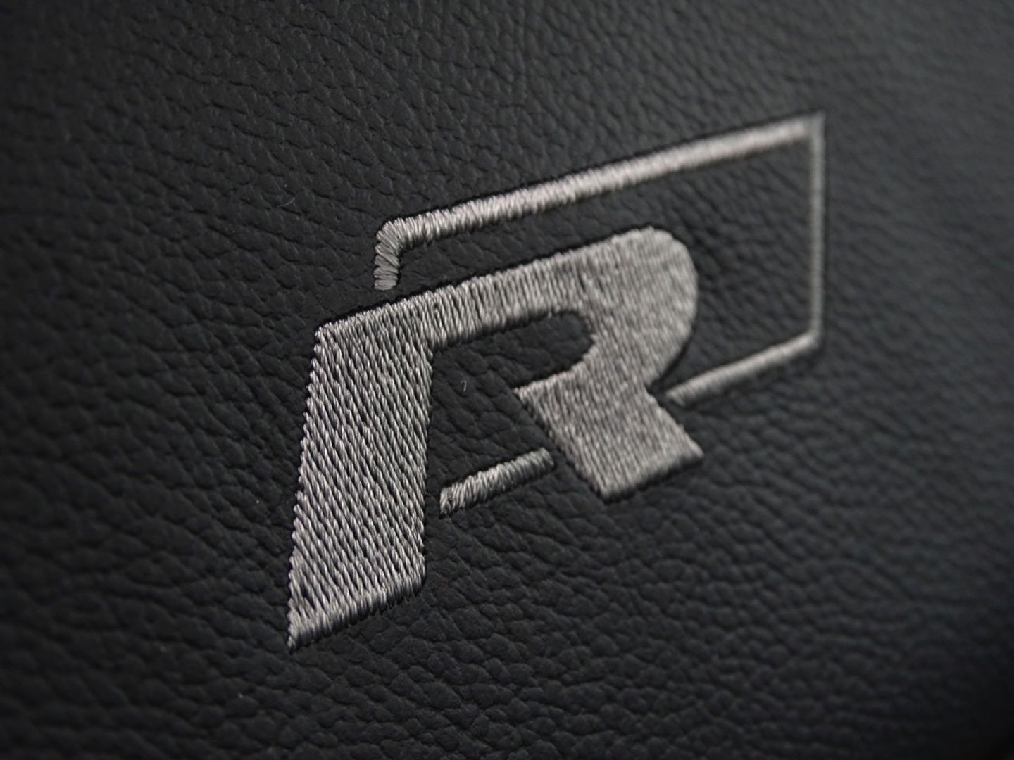 Volkswagen Tiguan 1.5 TSI 150PK automaat / Highline / R-line / LED *NAP*