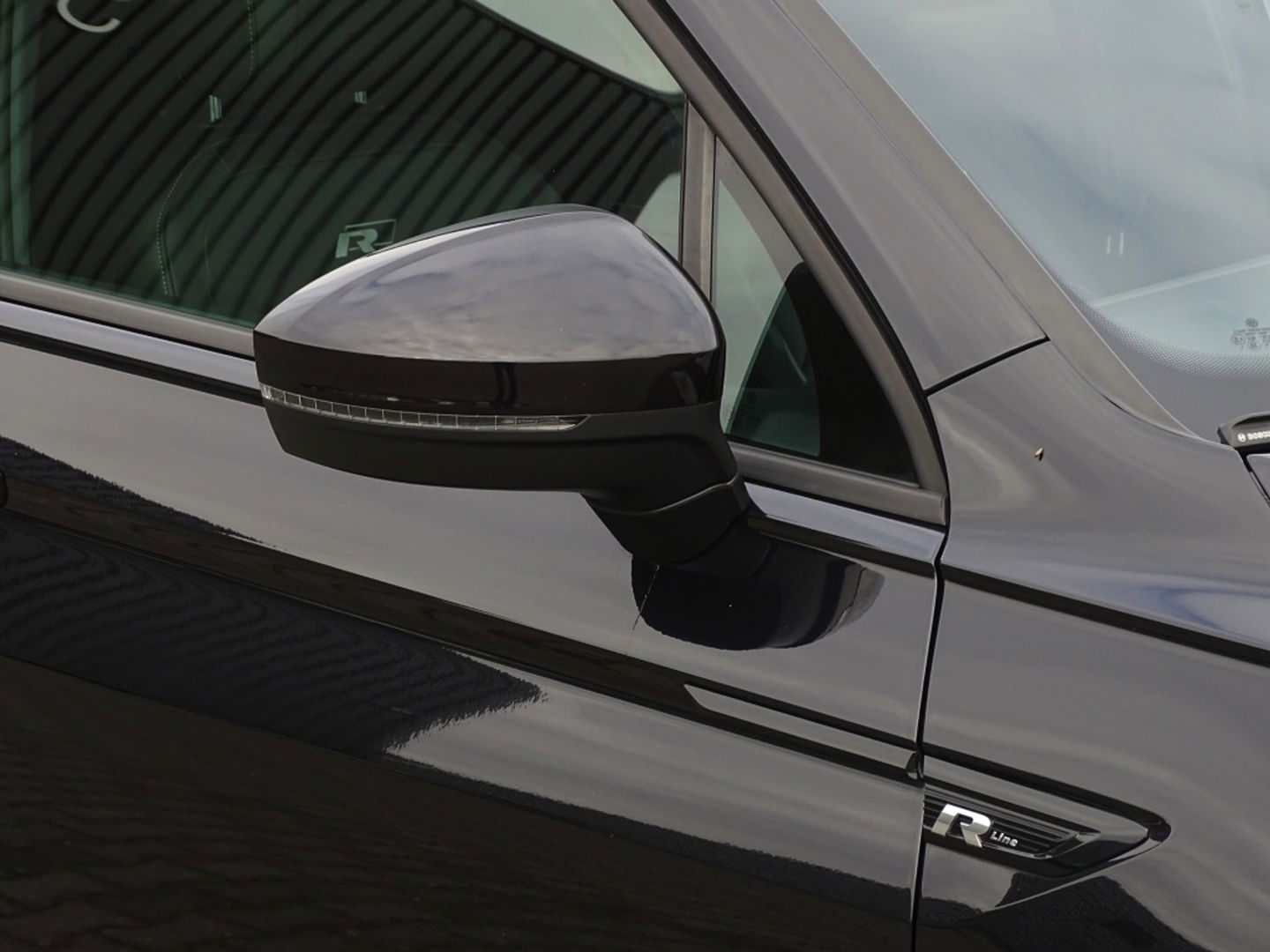 Volkswagen Tiguan 1.5 TSI 150PK automaat / Highline / R-line / LED *NAP*