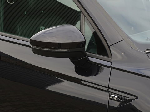 Volkswagen Tiguan 1.5 TSI 150PK automaat / Highline / R-line / LED *NAP*