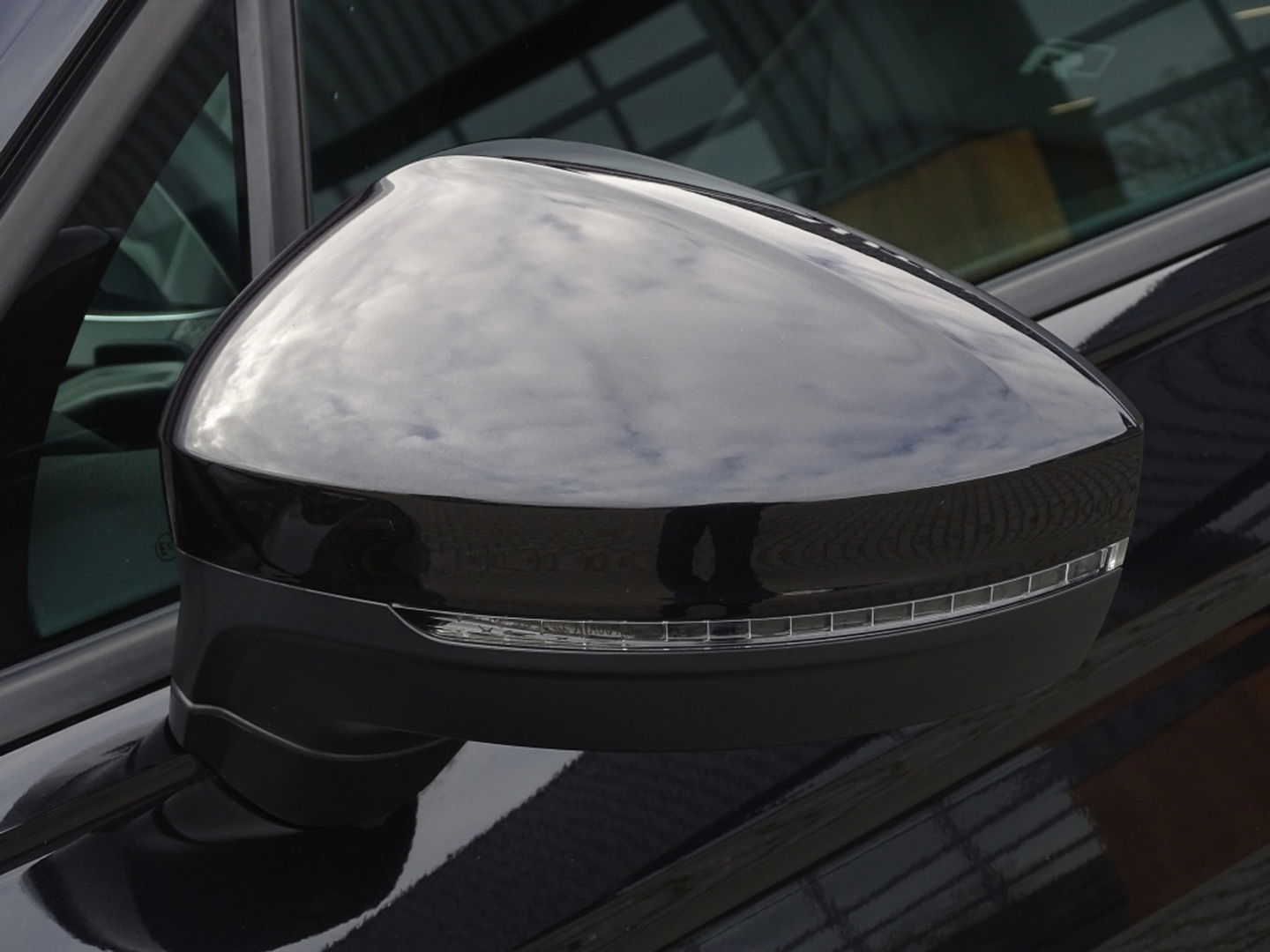 Volkswagen Tiguan 1.5 TSI 150PK automaat / Highline / R-line / LED *NAP*