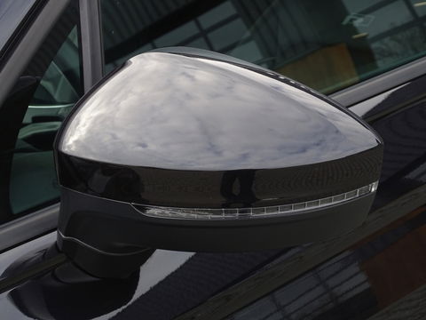 Volkswagen Tiguan 1.5 TSI 150PK automaat / Highline / R-line / LED *NAP*