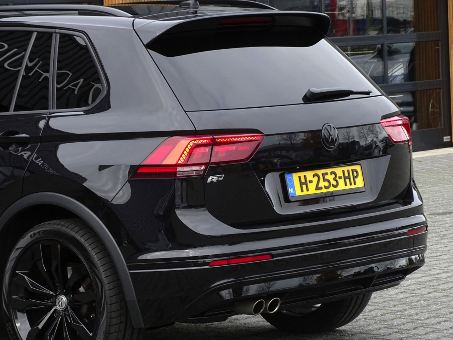 Volkswagen Tiguan 1.5 TSI 150PK automaat / Highline / R-line / LED *NAP*