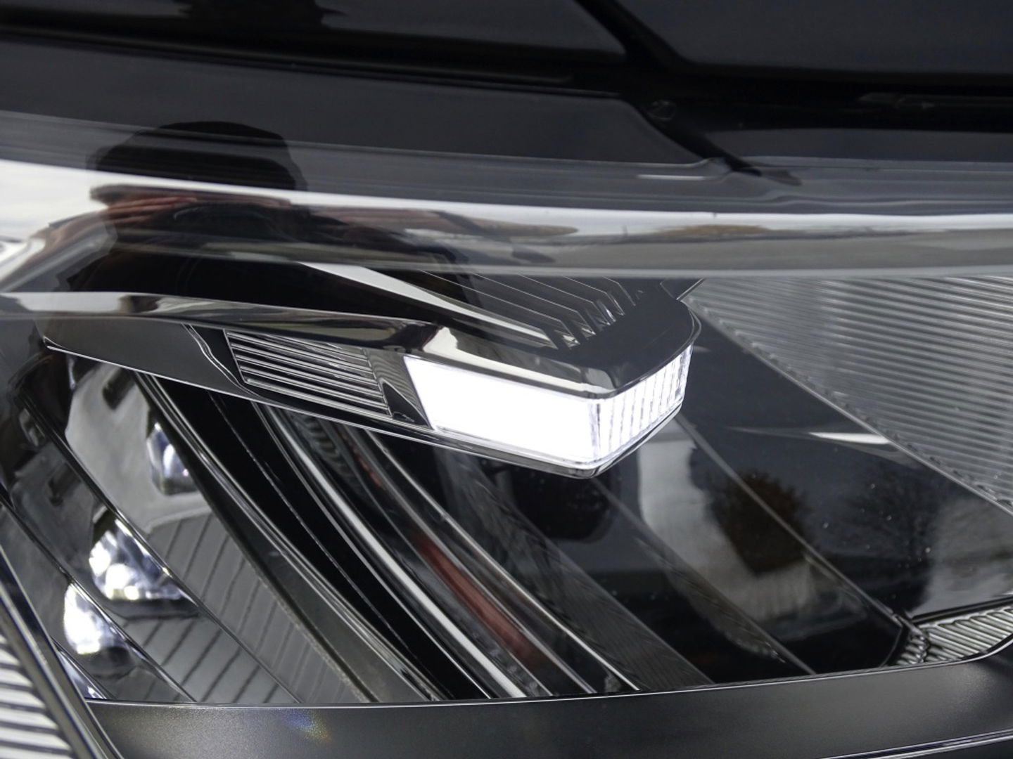 Volkswagen Tiguan 1.5 TSI 150PK automaat / Highline / R-line / LED *NAP*