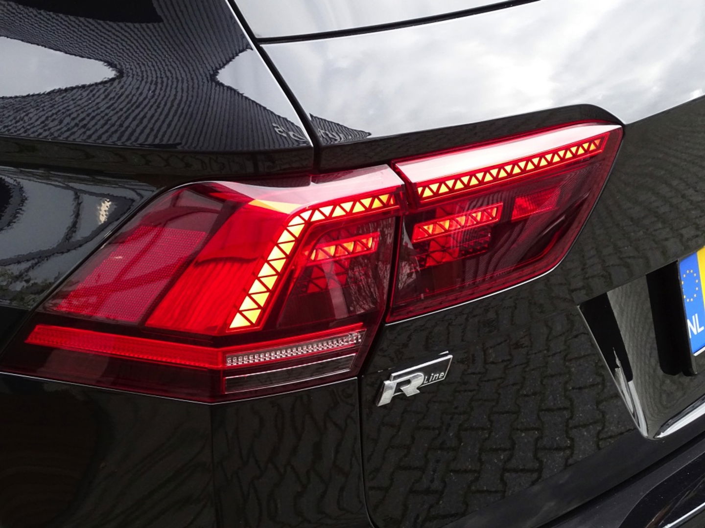 Volkswagen Tiguan 1.5 TSI 150PK automaat / Highline / R-line / LED *NAP*