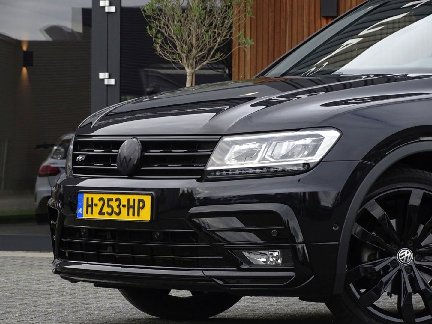 Volkswagen Tiguan 1.5 TSI 150PK automaat / Highline / R-line / LED *NAP*