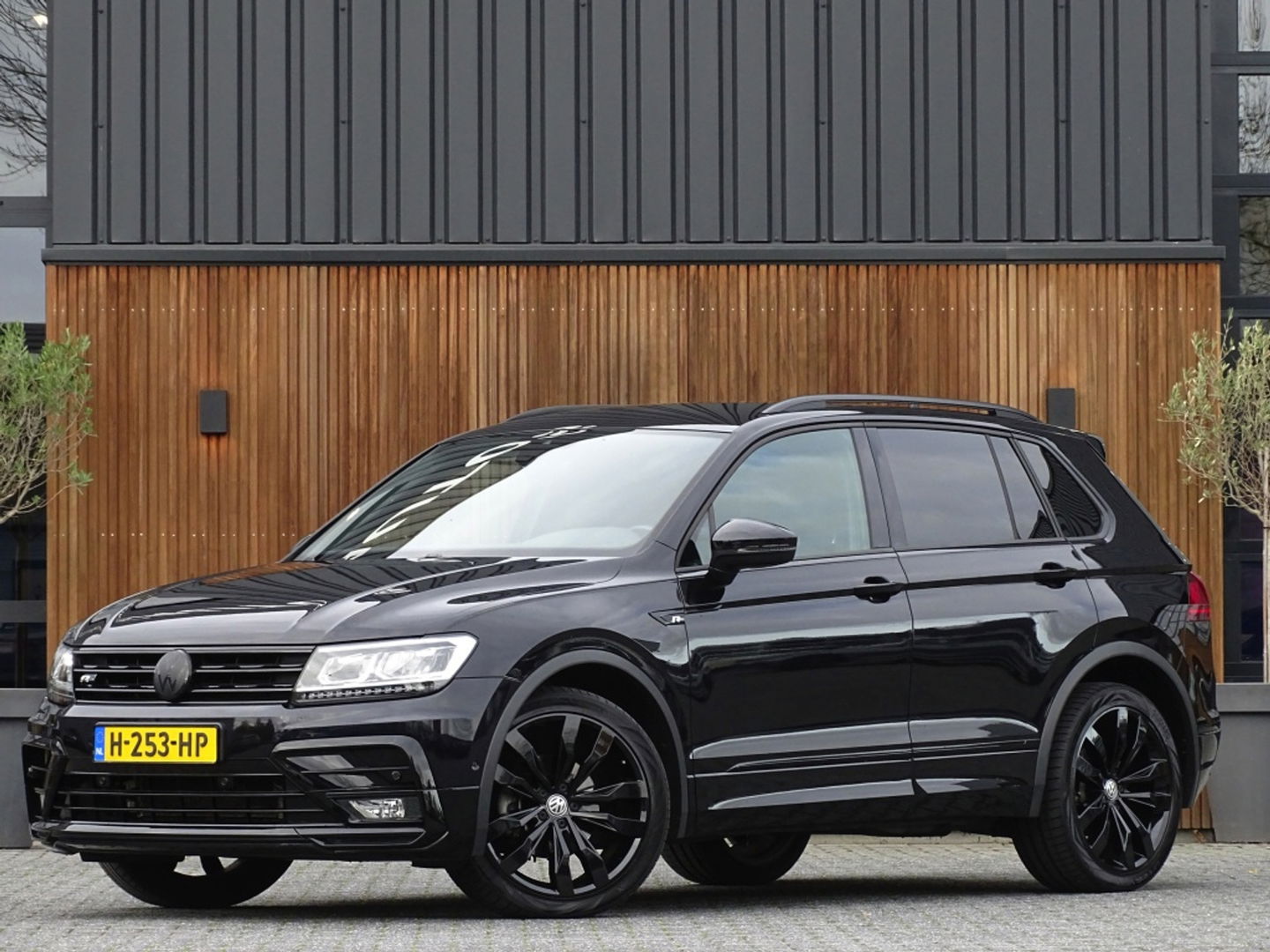 Volkswagen Tiguan 1.5 TSI 150PK automaat / Highline / R-line / LED *NAP*