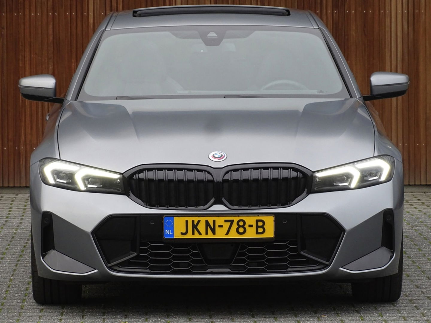 BMW 3-serie 330e 292PK M-Sport / Frozen Grey / Carbon / Harman Kardon / Head