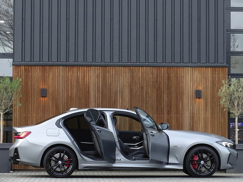 BMW 3-serie 330e 292PK M-Sport / Frozen Grey / Carbon / Harman Kardon / Head