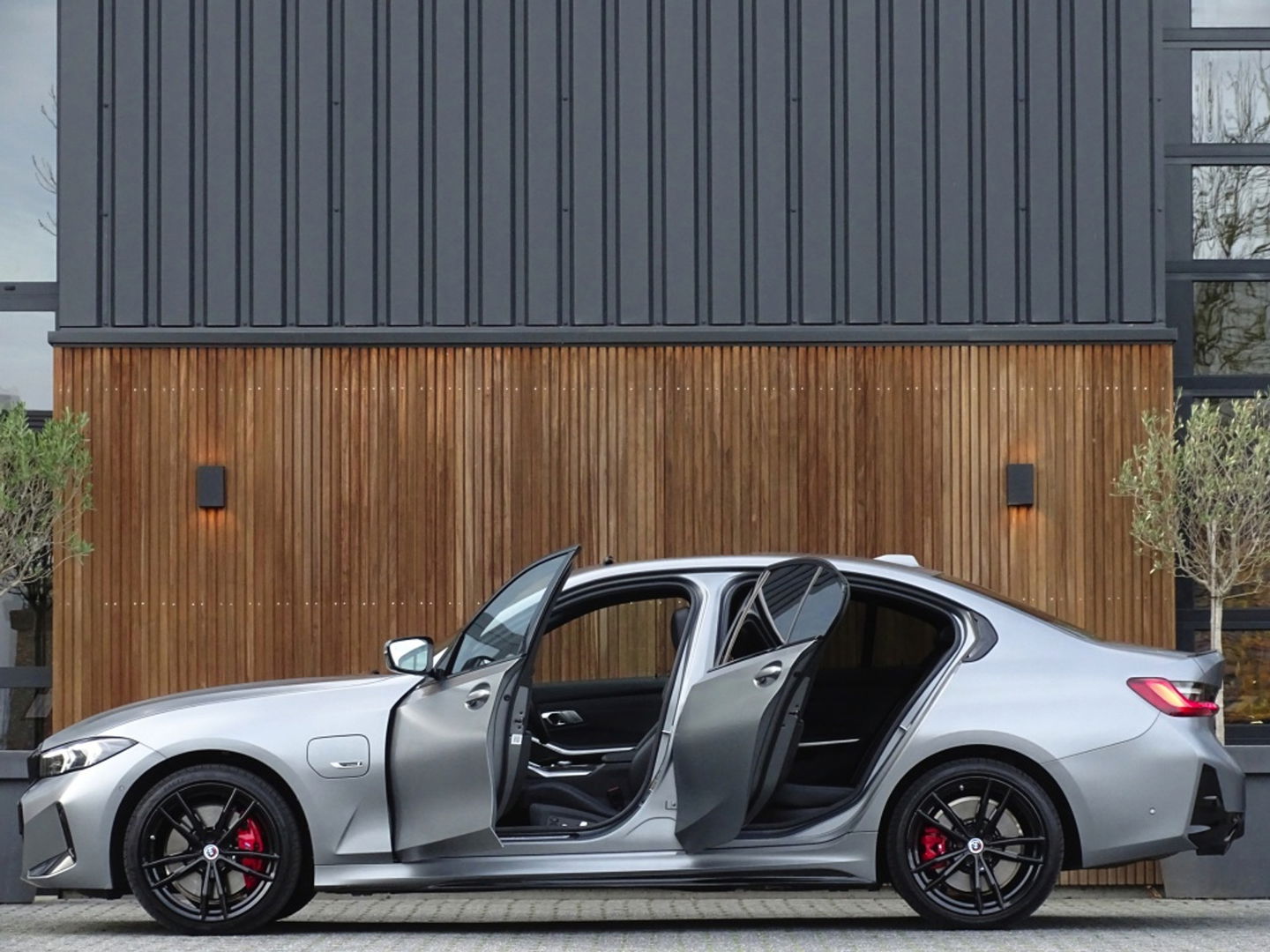 BMW 3-serie 330e 292PK M-Sport / Frozen Grey / Carbon / Harman Kardon / Head