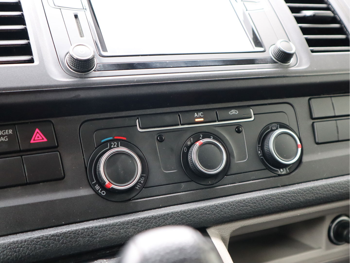 Volkswagen Transporter 2.0 TDI 150pk Euro 6 Automaat L2 Lang - Bw Inrichting - Trekhaak - Camera - Cruise