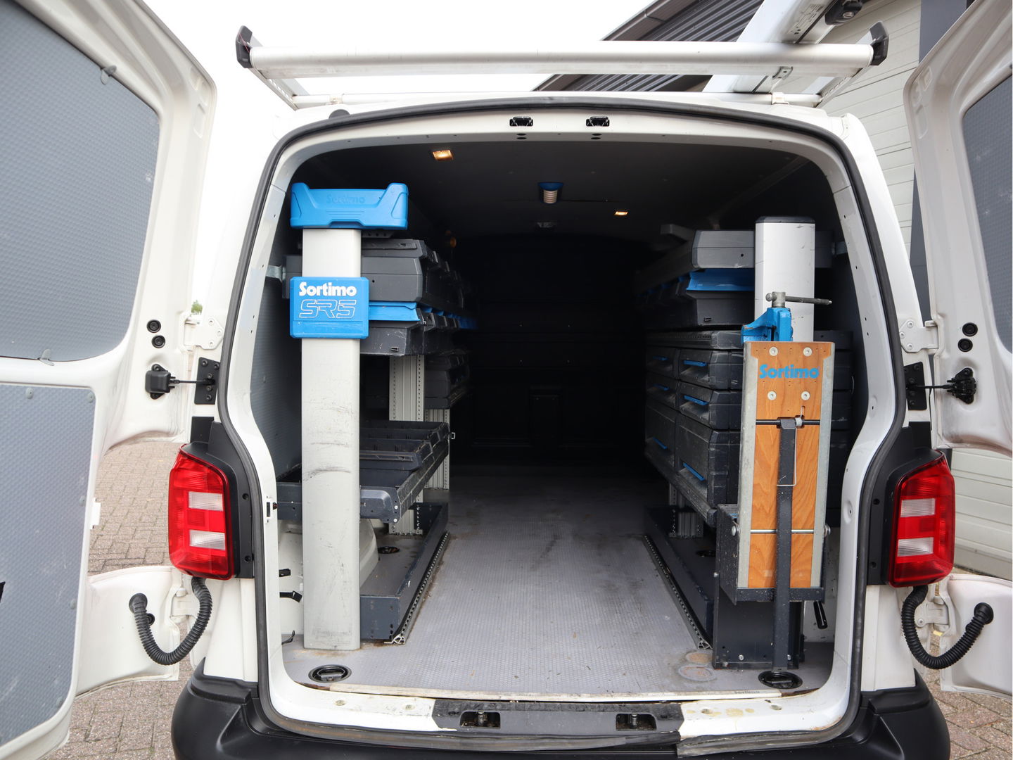 Volkswagen Transporter 2.0 TDI 150pk Euro 6 Automaat L2 Lang - Bw Inrichting - Trekhaak - Camera - Cruise