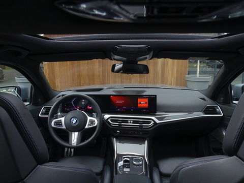 BMW 3-serie 330e 292PK M-Sport / Frozen Grey / Carbon / Harman Kardon / Head