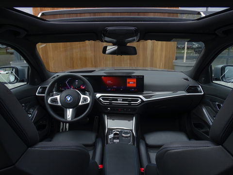 BMW 3-serie 330e 292PK M-Sport / Frozen Grey / Carbon / Harman Kardon / Head