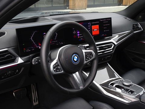 BMW 3-serie 330e 292PK M-Sport / Frozen Grey / Carbon / Harman Kardon / Head