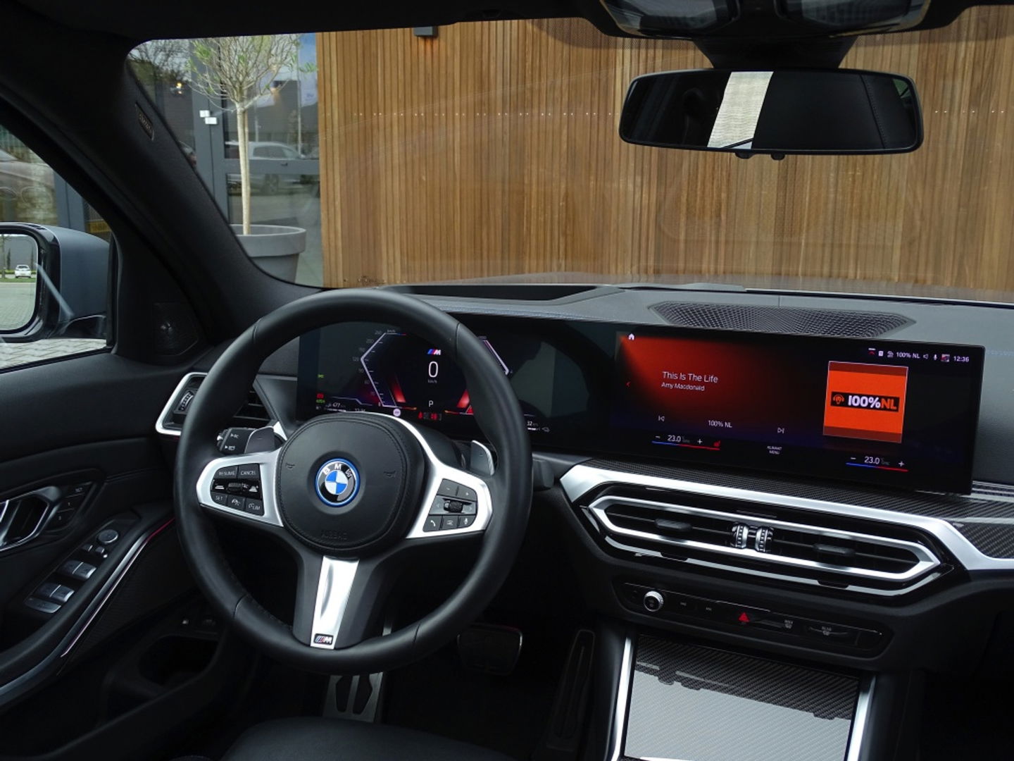 BMW 3-serie 330e 292PK M-Sport / Frozen Grey / Carbon / Harman Kardon / Head