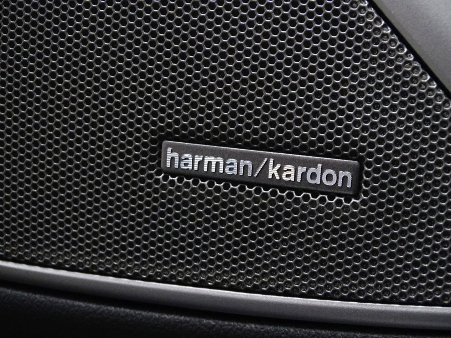 BMW 3-serie 330e 292PK M-Sport / Frozen Grey / Carbon / Harman Kardon / Head