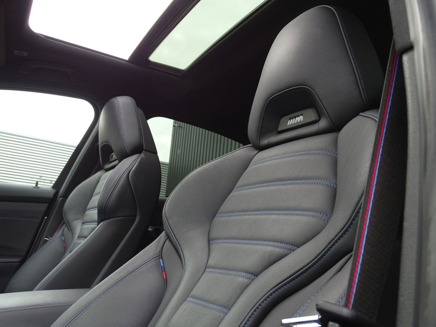 BMW 3-serie 330e 292PK M-Sport / Frozen Grey / Carbon / Harman Kardon / Head