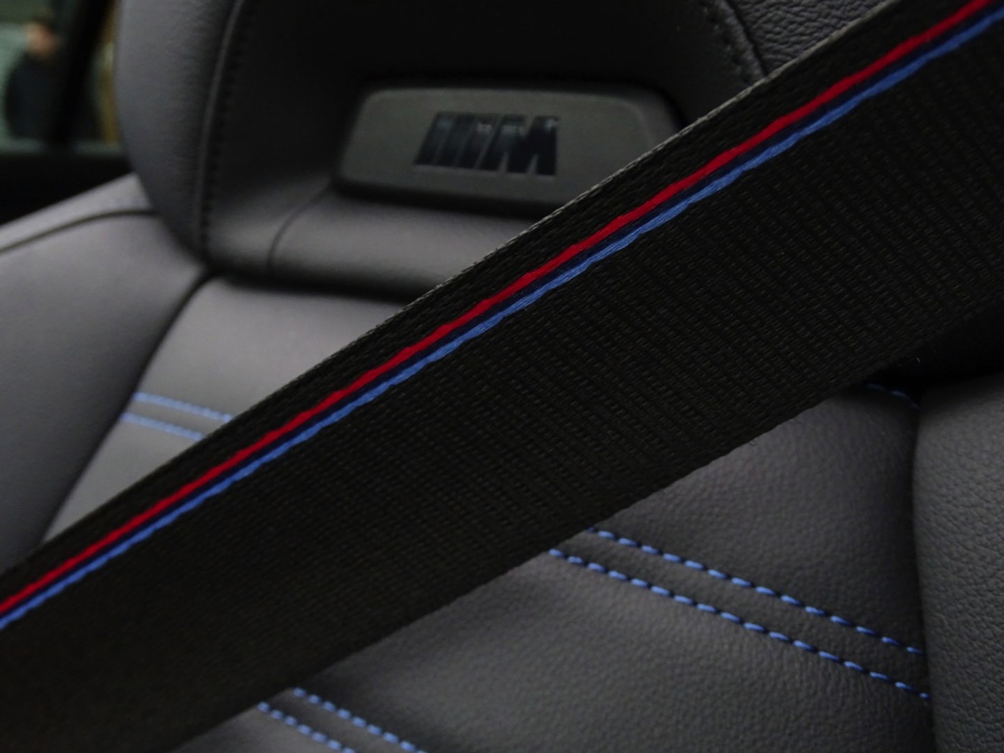 BMW 3-serie 330e 292PK M-Sport / Frozen Grey / Carbon / Harman Kardon / Head