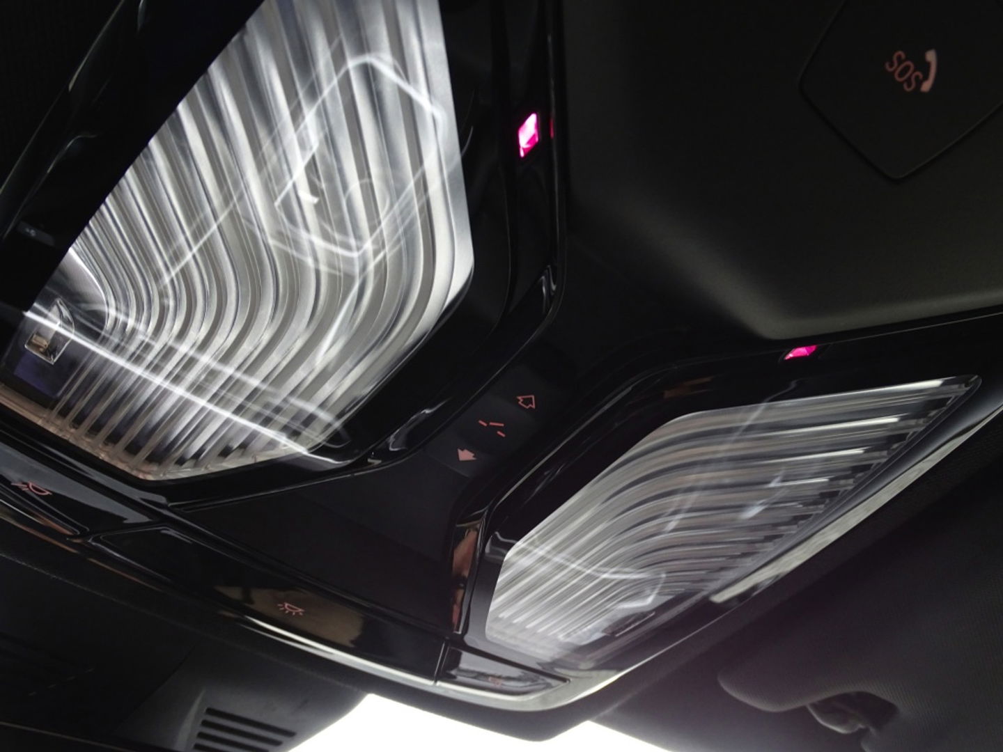 BMW 3-serie 330e 292PK M-Sport / Frozen Grey / Carbon / Harman Kardon / Head