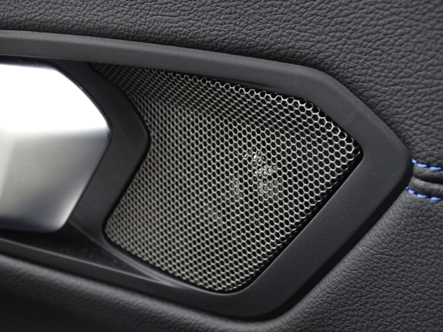 BMW 3-serie 330e 292PK M-Sport / Frozen Grey / Carbon / Harman Kardon / Head