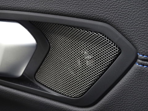 BMW 3-serie 330e 292PK M-Sport / Frozen Grey / Carbon / Harman Kardon / Head