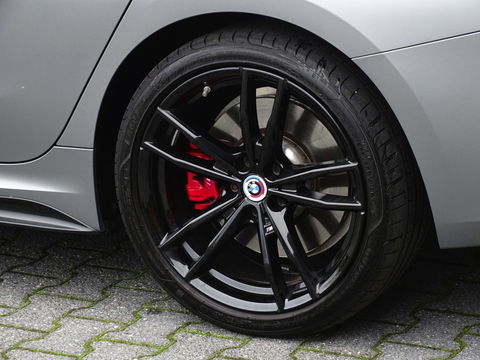 BMW 3-serie 330e 292PK M-Sport / Frozen Grey / Carbon / Harman Kardon / Head