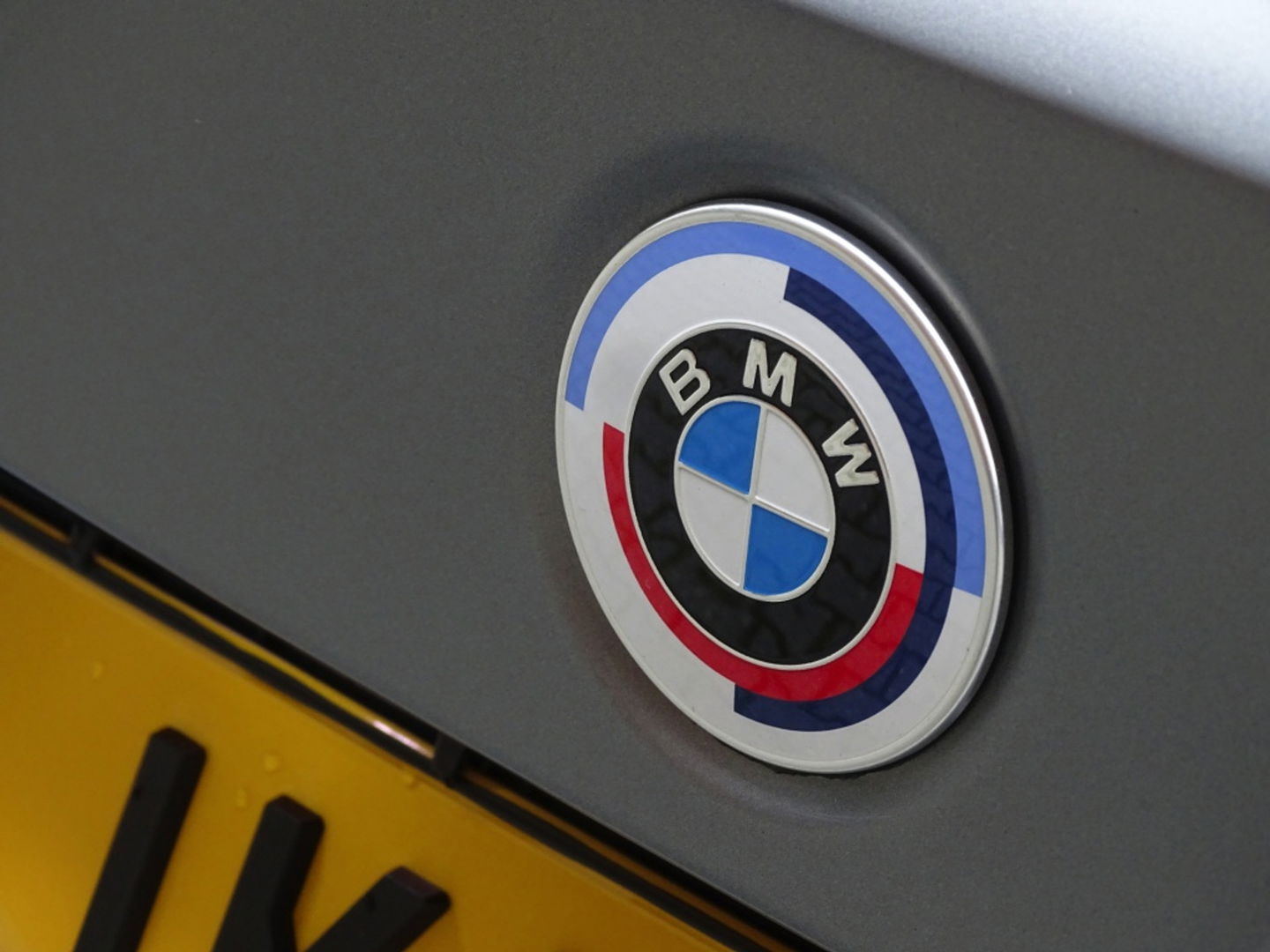 BMW 3-serie 330e 292PK M-Sport / Frozen Grey / Carbon / Harman Kardon / Head