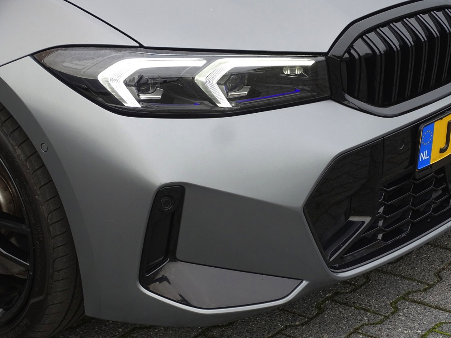 BMW 3-serie 330e 292PK M-Sport / Frozen Grey / Carbon / Harman Kardon / Head