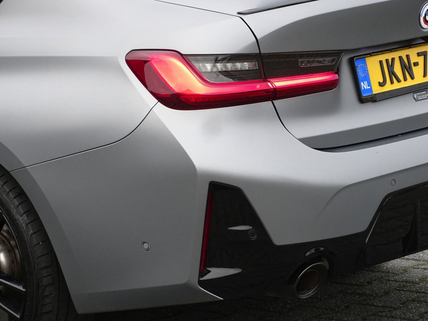 BMW 3-serie 330e 292PK M-Sport / Frozen Grey / Carbon / Harman Kardon / Head