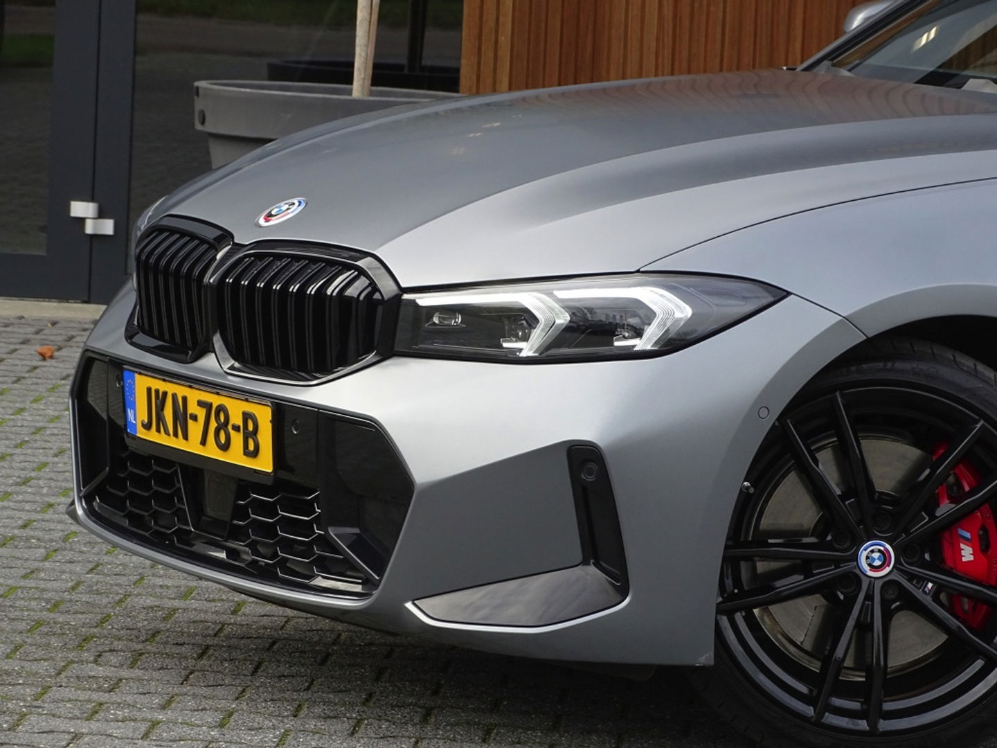 BMW 3-serie 330e 292PK M-Sport / Frozen Grey / Carbon / Harman Kardon / Head