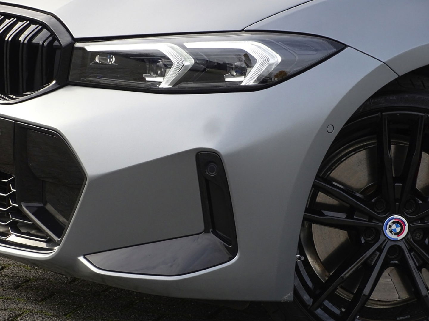 BMW 3-serie 330e 292PK M-Sport / Frozen Grey / Carbon / Harman Kardon / Head