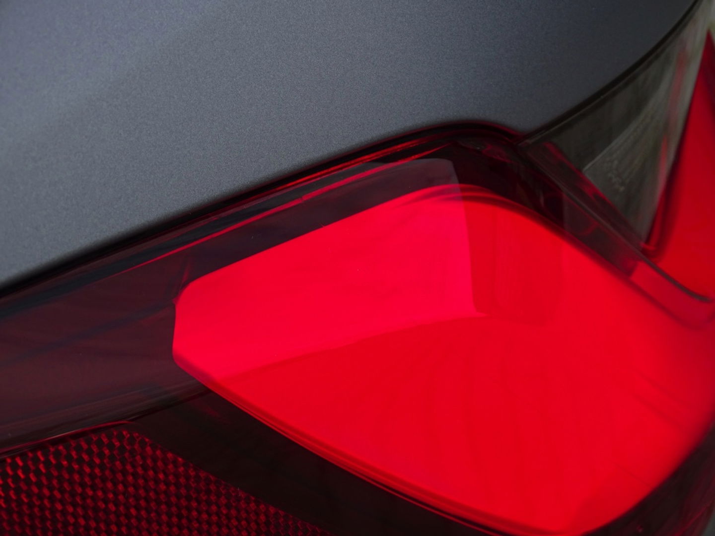 BMW 3-serie 330e 292PK M-Sport / Frozen Grey / Carbon / Harman Kardon / Head