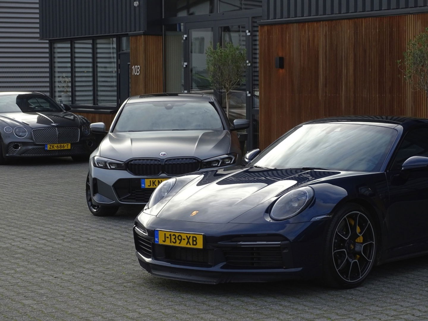 BMW 3-serie 330e 292PK M-Sport / Frozen Grey / Carbon / Harman Kardon / Head